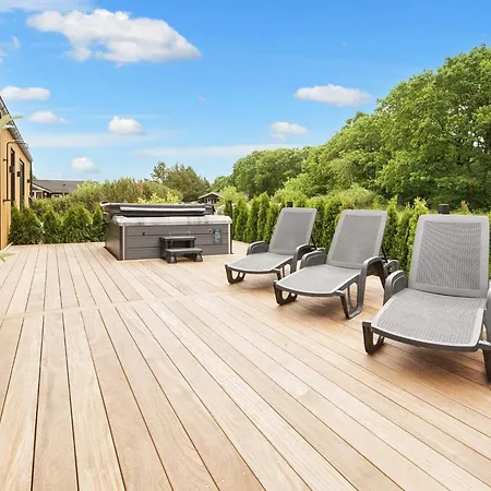 Luxury Lakeside Retreat - By Traum Semesterbostad *