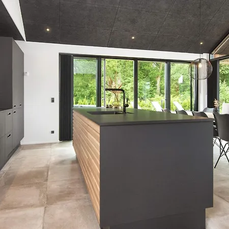 Semesterbostad Luxury Lakeside Retreat - By Traum Ansager