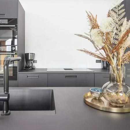 Semesterbostad Luxury Lakeside Retreat - By Traum