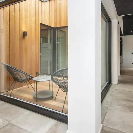 Semesterbostad Luxury Lakeside Retreat - By Traum Ansager