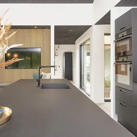 Semesterbostad Luxury Lakeside Retreat - By Traum Ansager