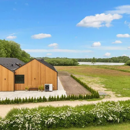 Semesterbostad Luxury Lakeside Retreat - By Traum