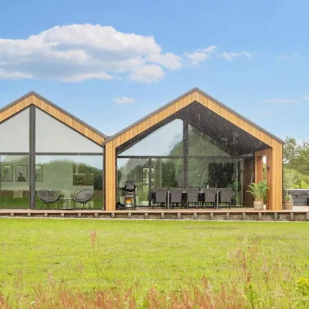 Luxury Lakeside Retreat - By Traum Vakantiehuis