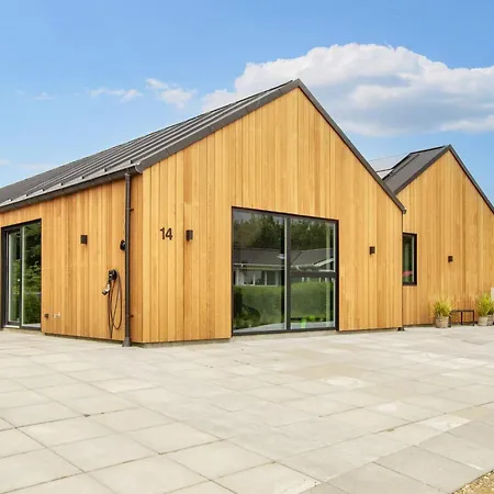 Luxury Lakeside Retreat - By Traum Ansager