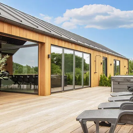 Semesterbostad Luxury Lakeside Retreat - By Traum