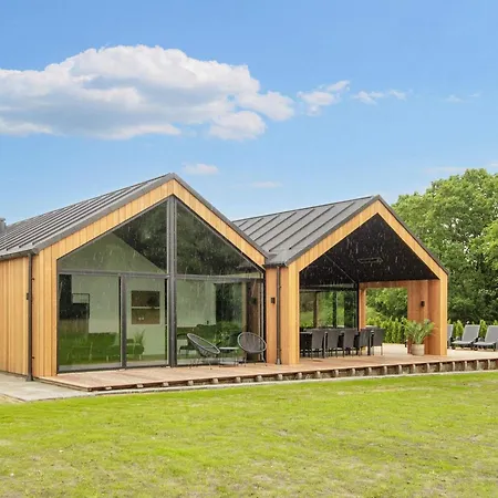 Semesterbostad Luxury Lakeside Retreat - By Traum