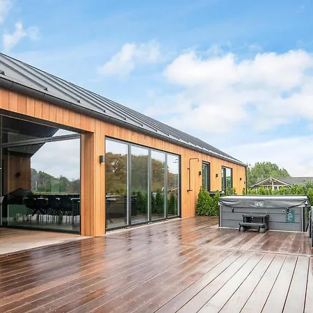 بيت للعطل Luxury Lakeside Retreat - By Traum *
