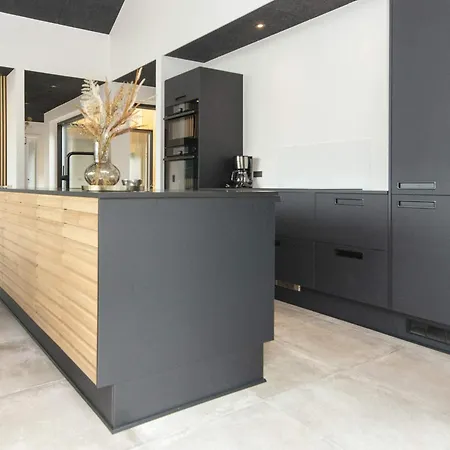 بيت للعطل Luxury Lakeside Retreat - By Traum