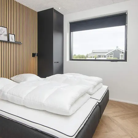 Luxury Lakeside Retreat - By Traum بيت للعطل