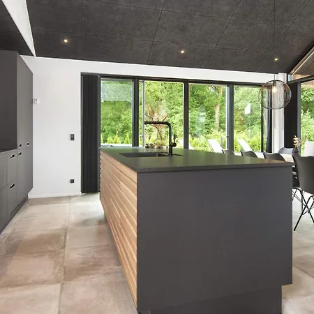 بيت للعطل Luxury Lakeside Retreat - By Traum *