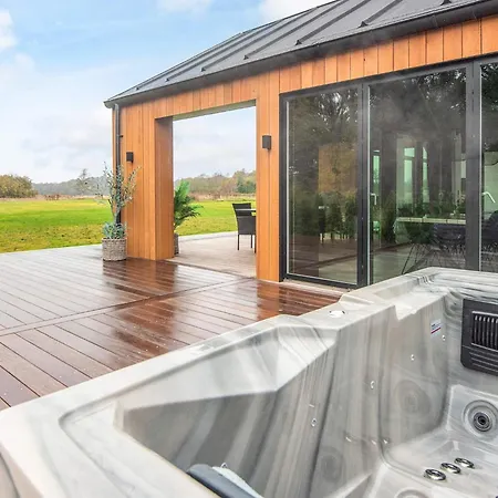 Luxury Lakeside Retreat - By Traum